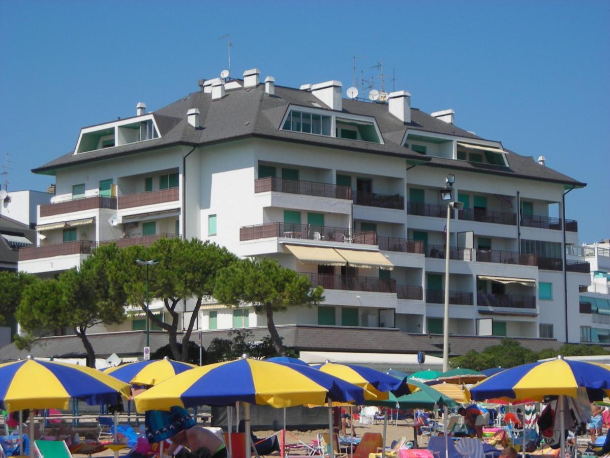 Condominio Al Faro Lignano Sabbiadoro Exteriör bild