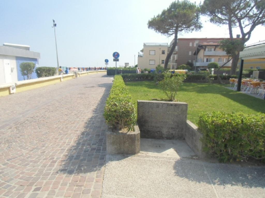 Condominio Al Faro Lignano Sabbiadoro Exteriör bild